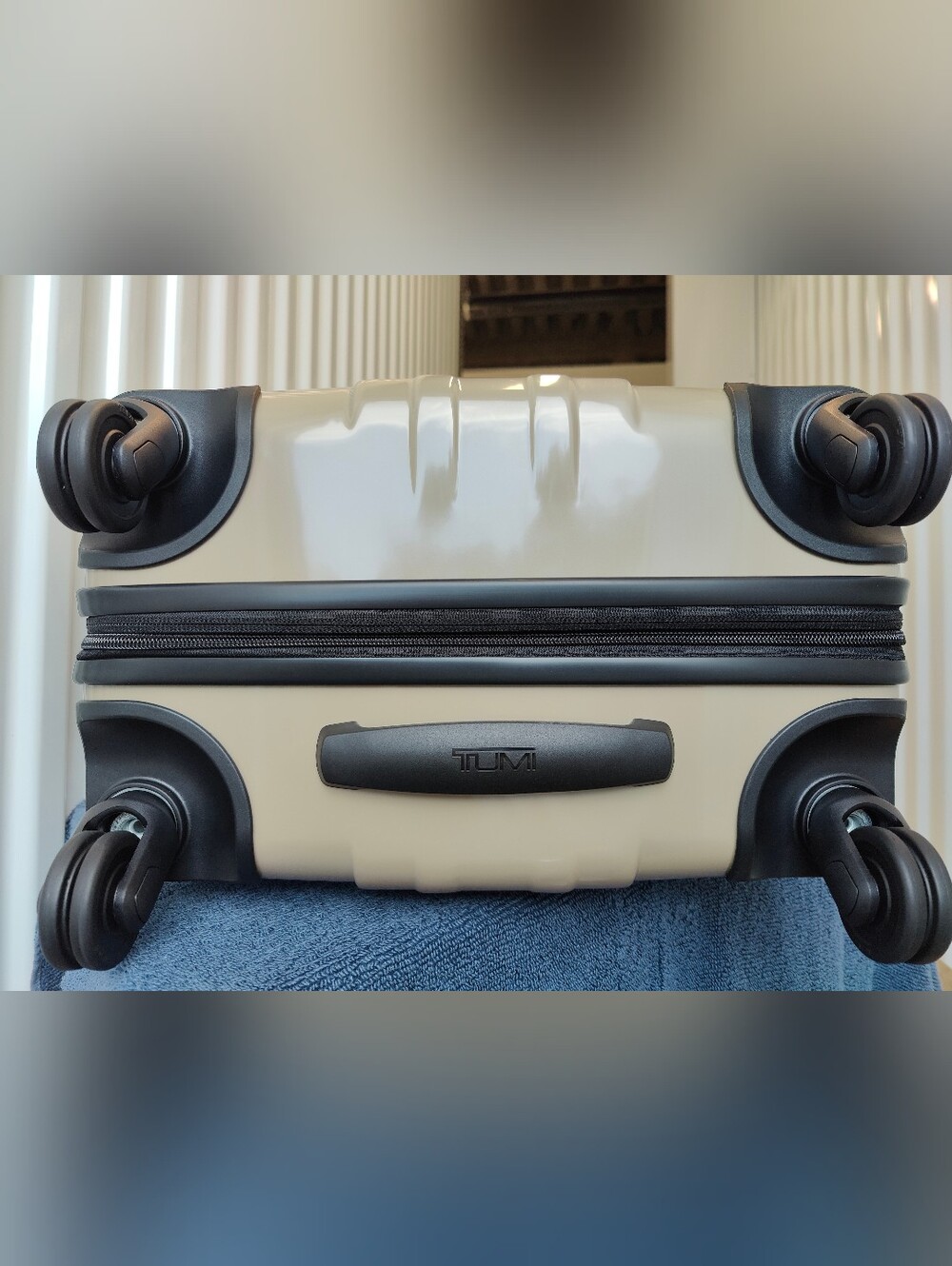 ✨NWT Tumi V4 Continental Expandable 4 Wheeled Spinner Carry-On (Sand) 22" - Picture 7 of 16